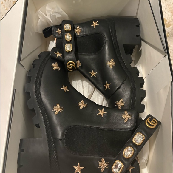 GUCCI Stars & Bee Embroidered Leather Ankle Boot With Belt 'Black' New $998 - Picture 2 of 7